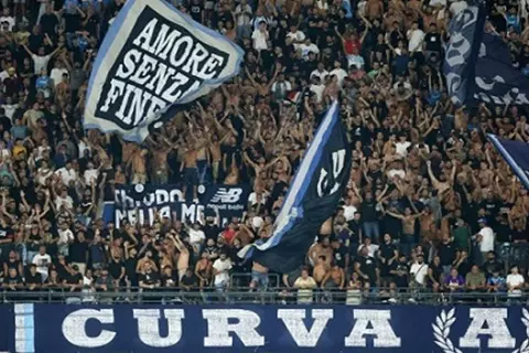 "اعتقالات استباقية".. أزمة أمنية تسبق مواجهة نابولي وأيندهوفن في دوري الأبطال